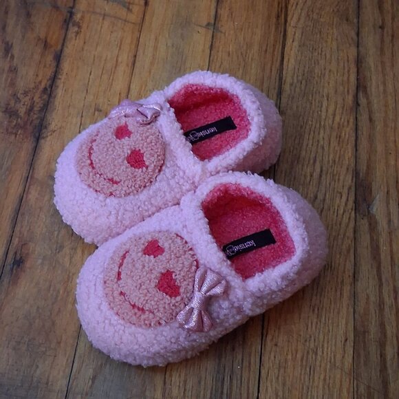 Kensie Girl Fuzzy Slippers - Picture 2 of 4